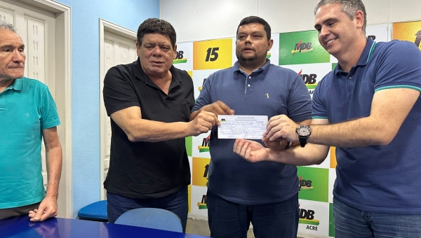 Com a presença de Flaviano e Marcus Alexandre, pastor da Igreja Quadrangular Jessé Cruz se filia ao MDB